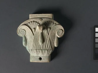 Doos (Pyxis) in de vorm van een samengestelde kapiteel, 305-30 v.Chr.
