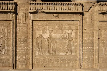 Egyptische oudheid: Romeinse mammisi ter herdenking van de geboorte van Ihy, zoon van Isis, Hathor-tempel, Denderah, Egypte