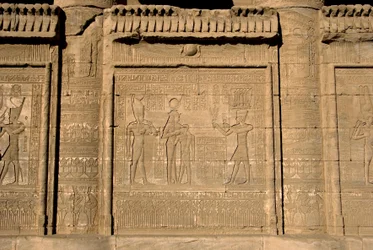 Egyptische oudheid: Romeinse mammisi ter herdenking van de geboorte van Ihy, zoon van Isis. Tempel van Hathor, Denderah, Egypte