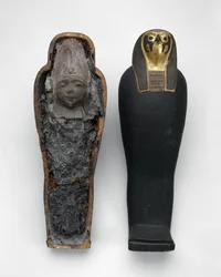 Valkvormige kist met graanmummie