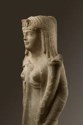 Standbeeld van een Ptolemeïsche koningin, wellicht Cleopatra VII, 200-30 v.Chr. (dolomitische kalksteen)