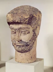 Hoofd van een man met kralen, ca. 1800 v.Chr.