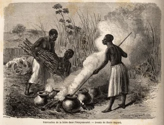 De productie van bier, in de ounyamouezi (Grote Meren regio, Afrika), tekening door Emile Bayard (1837-1891), ter illustratie van de ontdekkingsreis in Afrika, van 1860 tot 1863 van kapitein Speke. Gravure in "Le tour du monde", uitgegeven door Edouard Cha