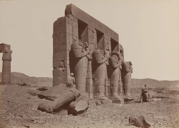 Thebe, Tempel van Ramasseum, Gebroken Kolossen