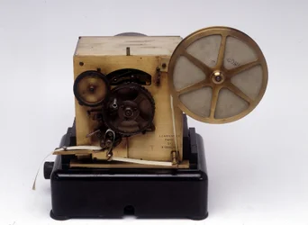 Baudot systeem telegraafprinter, gepatenteerd 1874