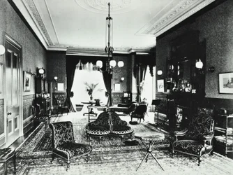 18 Addison Road: salon, 1890