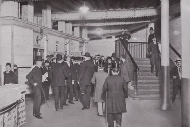 Bij het Bank Station van de Central London Railway, Ingang