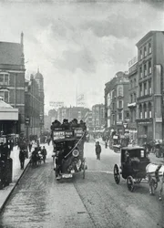 Bishopsgate Street (zonder), kijkend naar het oosten vanaf nabij Liverpool Street