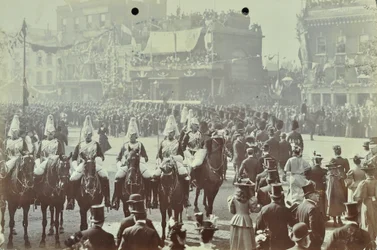 Blackwall Tunnel: praal als de Prins van Wales, later Koning Edward VII, en Prinses Alexandra de ceremoniële opening van de tunnel bijwonen, 1897
