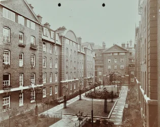 Bourne Estate: formele binnenplaats tuin, Londen