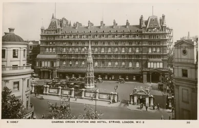 Charing Cross Station en Hotel, Strand, Londen