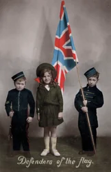 Verdedigers van de vlag, drie kinderen in uniform met de Union Jack
