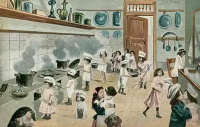 Meisjes koken in de keuken