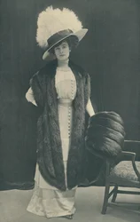 Elegante gevormde stinkdier stola en muff (zw/w foto)