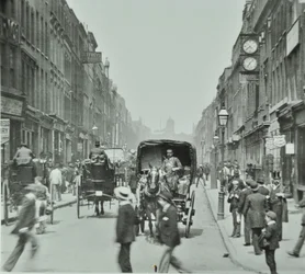 Hatton Garden: kijkend naar het noorden vanaf Holborn Circus, Londen, 1895
