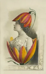 Hoofd en schouders van een vrouw in een bloem