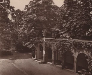 Holland House, Londen: Terras boven colonnade, zuidzijde