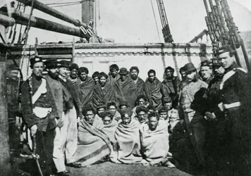 Maori Gevangenen aan boord van een gevangenisschip in Wellington Harbour, 1866