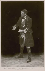 Mr Seymour Hicks, als Angus Graeme in De Vrolijke Gordons