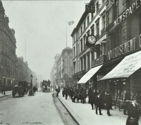 New Oxford Street: kijkend naar het westen bij Bloomsbury Way, 1890