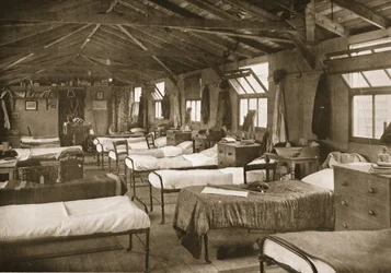 Een van de slaapkamers, Donington Hall, illustratie uit Duitse Gevangenen in Groot-Brittannië