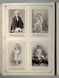 Pagina uit een souveniralbum van het Juvenile Fancy Dress Ball, Leeds
