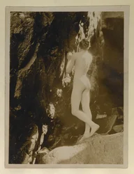 Foto van Alistair Graham naakt, bewaard met zijn brief aan Evelyn Waugh, ca. 1924
