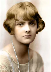 Portret van de schrijfster Daphne du Maurier in 1930