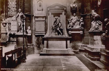 Ansichtkaart met een afbeelding van Poets Corner