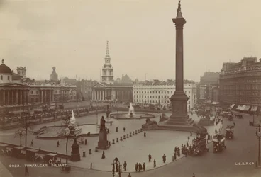 Ansichtkaart met een afbeelding van Trafalgar Square
