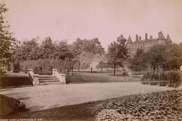 Ansichtkaart met de Inner Temple Gardens