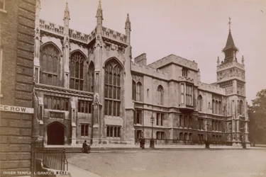 Ansichtkaart met de Inner Temple Library