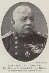 Vice-admiraal H J Raby, VC, de eerste die persoonlijk door Hare Majesteit werd onderscheiden met het Victoria Cross