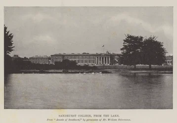 Sandhurst College, vanaf het meer