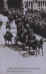 De hertog en hertogin van York op Piccadilly