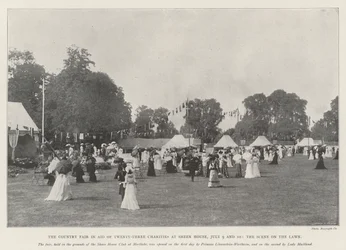 De Kermis ten Bate van Drieëntwintig Goede Doelen bij Sheen House, 9 en 10 Juli, het Tafereel op het Grasveld