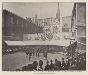 De Sirdar verlaat het Guildhall na het ontvangen van de vrijheid van de stad en een erezwaard