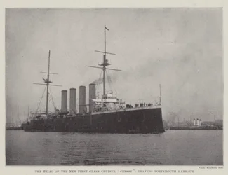 De proefvaart van de nieuwe eersteklas kruiser Cressy, vertrekkend uit de haven van Portsmouth