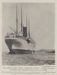 De Union Castle Liner Braemar Castle aan de grond tussen Gurnard en Thorness Bays, Isle of Wight