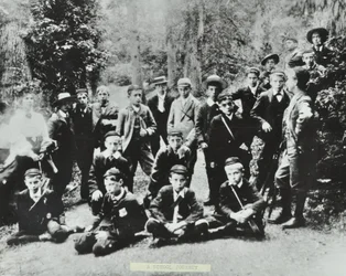 De eerste schoolreis van de London School Board. Kinderen van Bell Road Higher Grade School, Peckham bezoeken een kolenmijn in het Forest of Dean, 1896