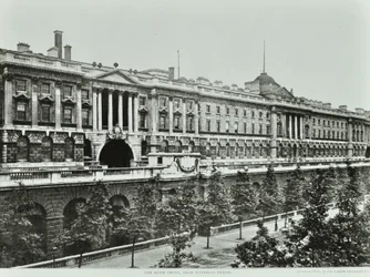 Victoria Embankment, Westminster: Somerset House, gevel naar Victoria Embankment, 1896