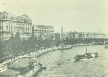 Victoria Embankment, Westminster: noordwaarts vanaf Hungerford Bridge, 1895