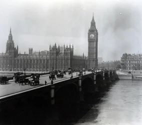 Uitzicht op Westminster Bridge en het Parlement