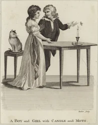 Een jongen en een meisje met een kaars en een mot