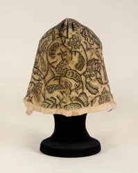 Een fijne zwartgeborduurde muts, 1620-40