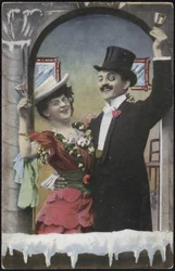 Een goedgekleed stel lacht