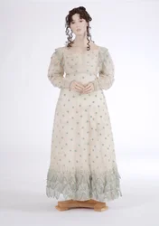 Dagjurk, ca. 1815 (katoenen mousseline geborduurd met blauwe wol)