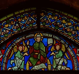 Detail uit het oostelijke raam van de Trinity Chapel met Christus in Glorie