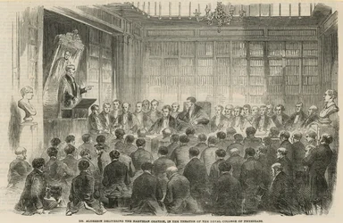 Dr. Alderson houdt de Harveian Oratie in het theater van het Royal College of Physicians