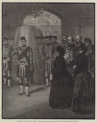 Begrafenis van de Hertog van Albany, de koningin ontvangt het lichaam op het Windsor treinstation